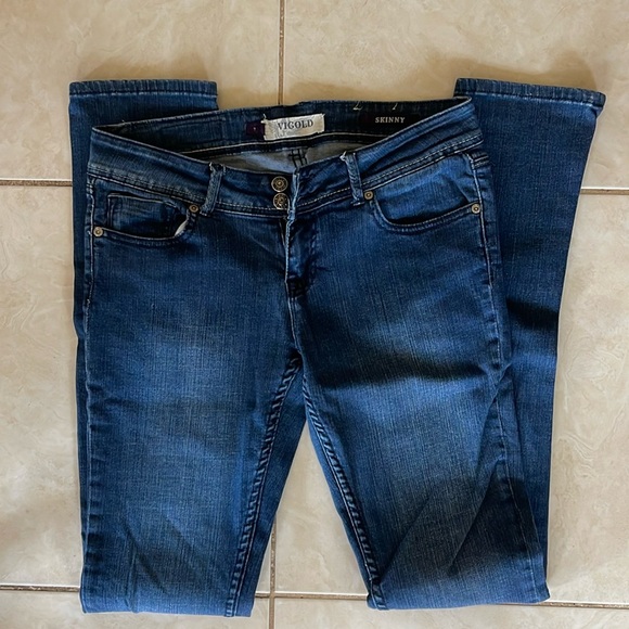 Super cute pair of vigold skinny jeans. Size 7 - Picture 2 of 10